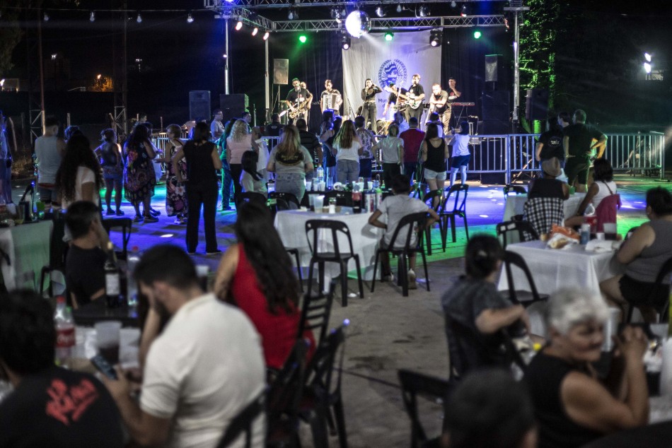 401144 | Baile de Carnaval en Club Sparta - Sec. de Cultura y Educación (Guillermo Turin Bootello)