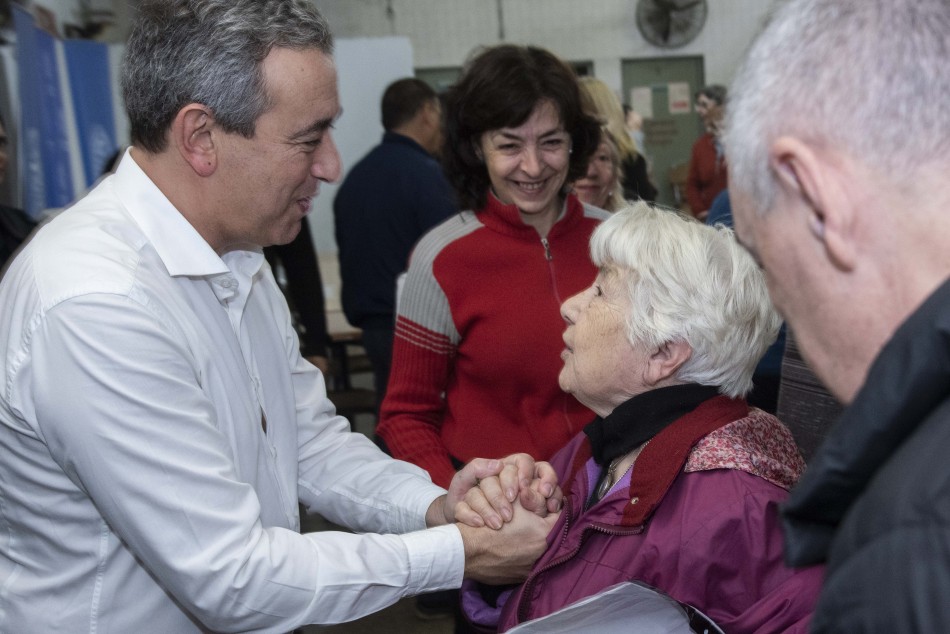 423279 | Firma y adjudicación obra de pavimento definitivo en barrio Uriburu y La Guardia - Subsecretaría de Comunicación Social (Silvio Moriconi)