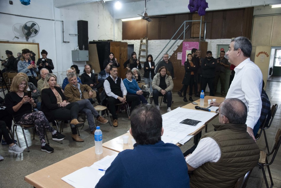 423276 | Firma y adjudicación obra de pavimento definitivo en barrio Uriburu y La Guardia - Subsecretaría de Comunicación Social (Silvio Moriconi)