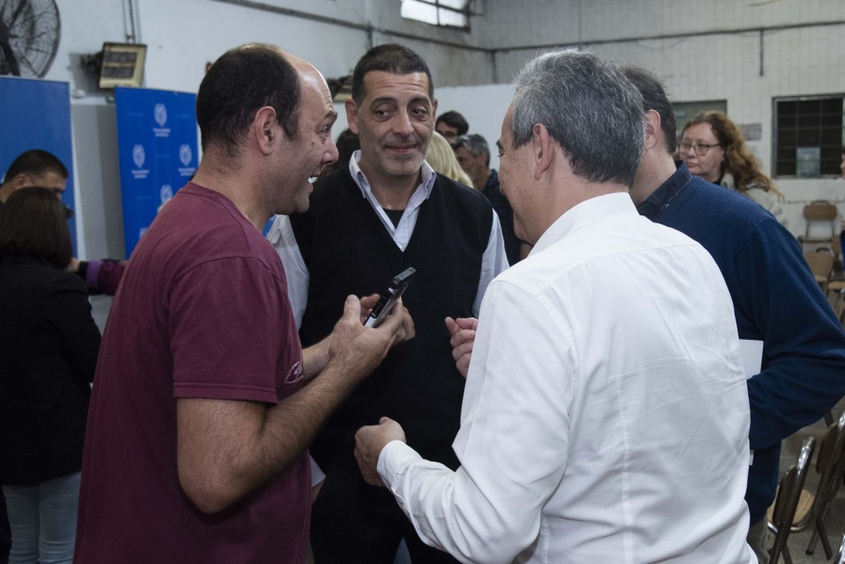 423281 | Firma y adjudicación obra de pavimento definitivo en barrio Uriburu y La Guardia - Subsecretaría de Comunicación Social (Silvio Moriconi)