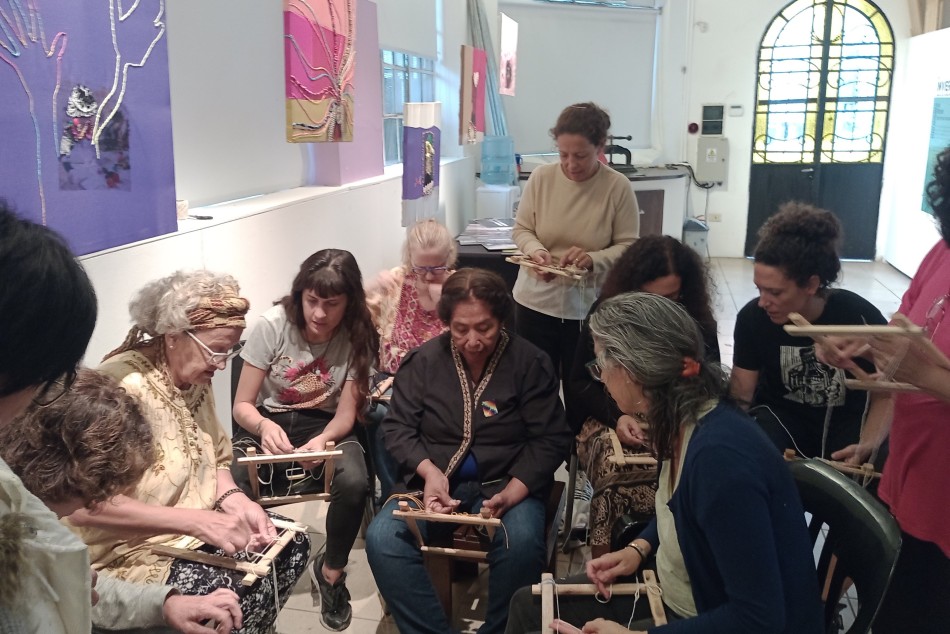 425586 | Taller de tejido ancestral qotaquí en el Museo de la Ciudad - Celina Maguna