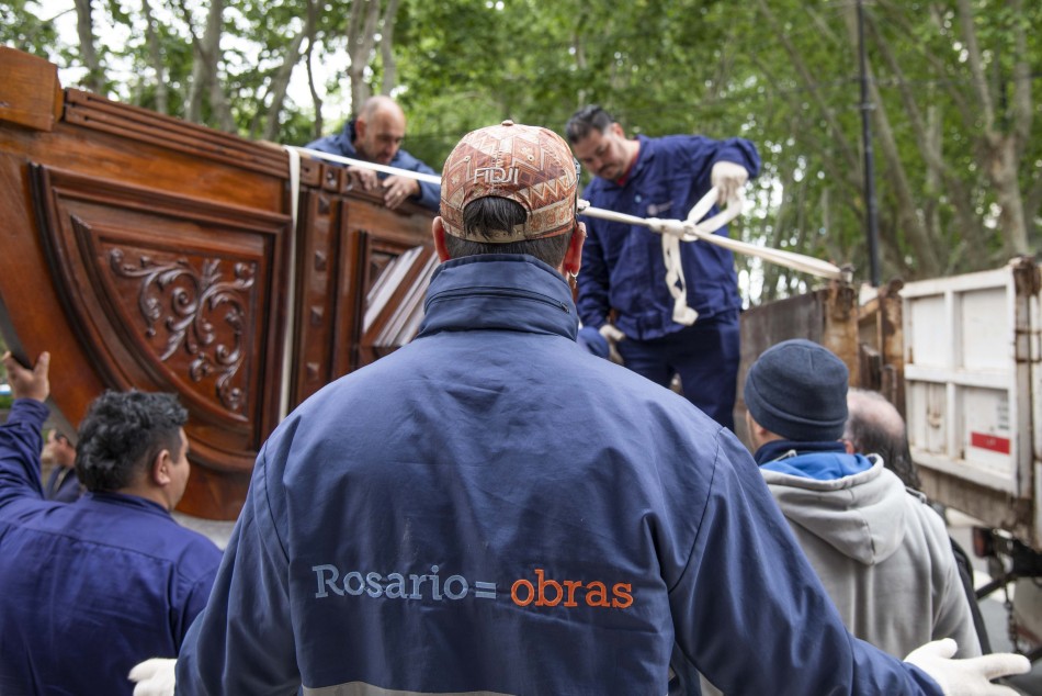 456550 | Colocación puerta restaurada Palacio Municipal - Subsecretaría de Comunicación Social (Silvio Moriconi)