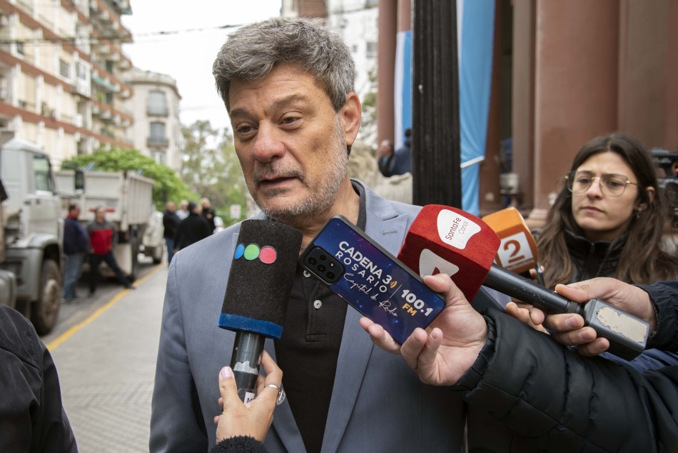 456558 | Colocación puerta restaurada Palacio Municipal - Subsecretaría de Comunicación Social (Silvio Moriconi)