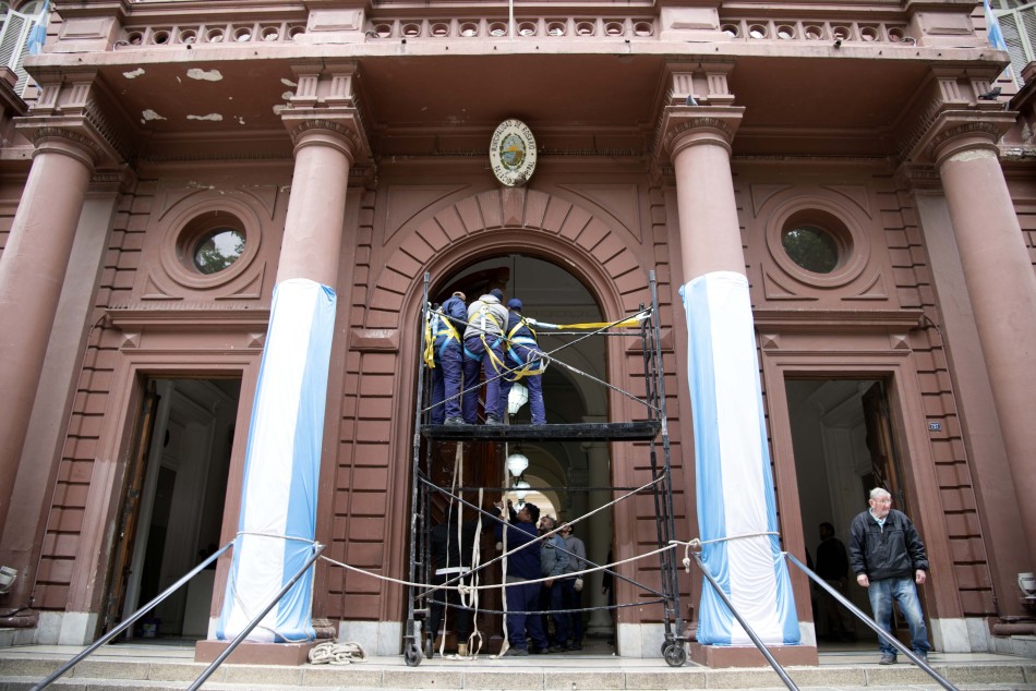 456555 | Colocación puerta restaurada Palacio Municipal - Subsecretaría de Comunicación Social (Silvio Moriconi)