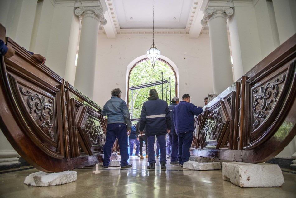 456554 | Colocación puerta restaurada Palacio Municipal - Subsecretaría de Comunicación Social (Silvio Moriconi)