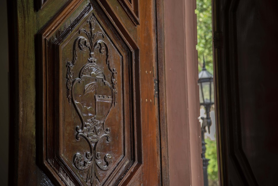 456567 | Colocación puerta restaurada Palacio Municipal - Subsecretaría de Comunicación Social (Silvio Moriconi)