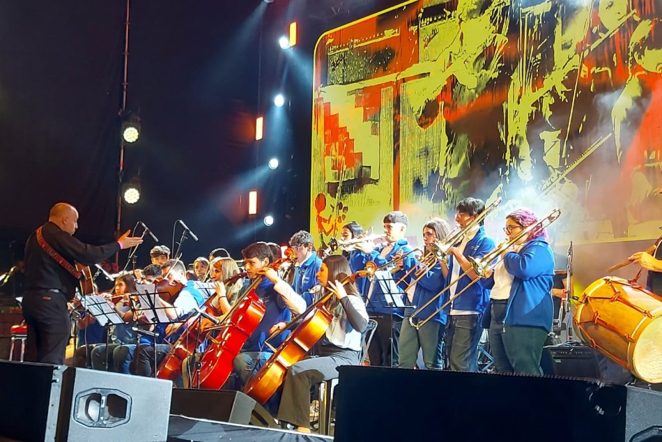 456845 | Organismos Infanto Juveniles del municipio junto a Divididos - Maia Rizza