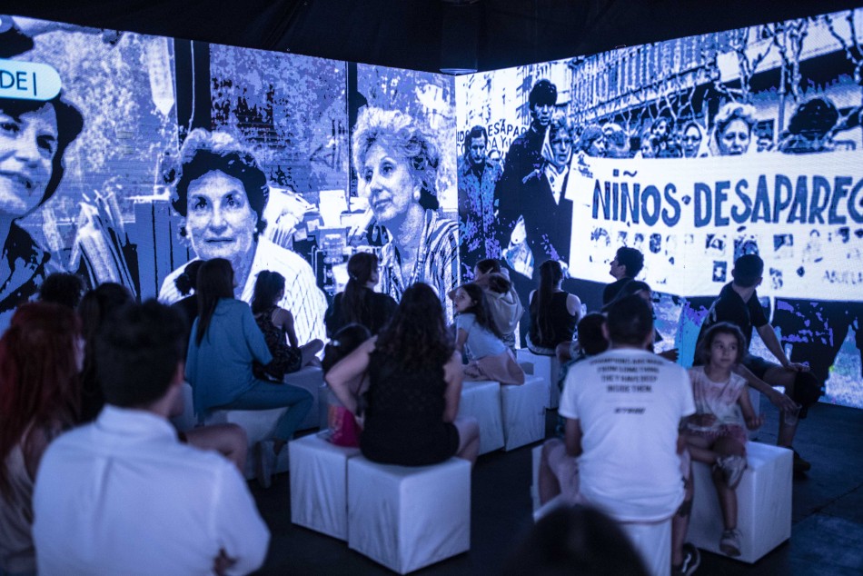 457118 | Stand argentino en Colectividades - Sec. de Cultura y Educación (Guillermo Turin Bootello)