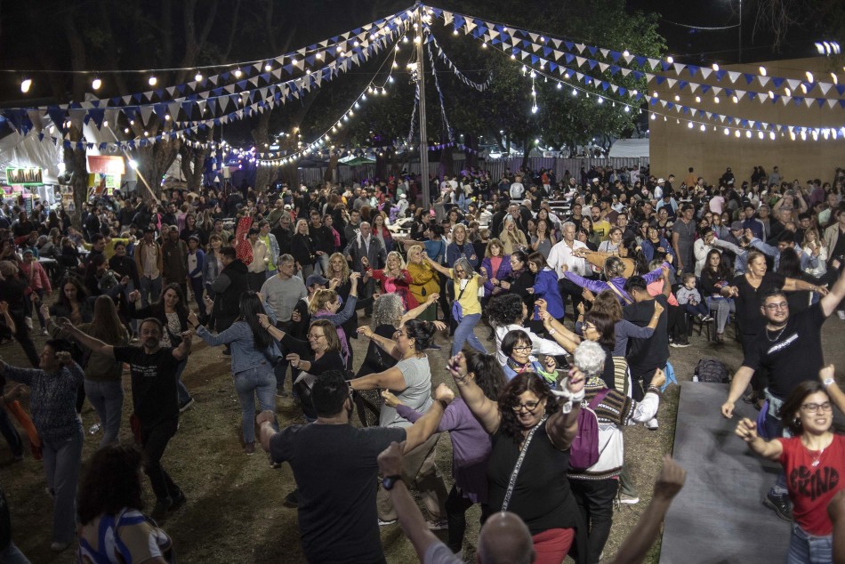 458527 | Música para volar + Stand Argentino en Colectividades - Sec. de Cultura y Educación (Guillermo Turin Bootello)