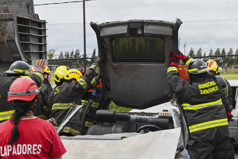 462444 | Simulacro de rescate de bomberos en el corralón municipal - Subsecretaría de Comunicación Social (Silvio Moriconi)