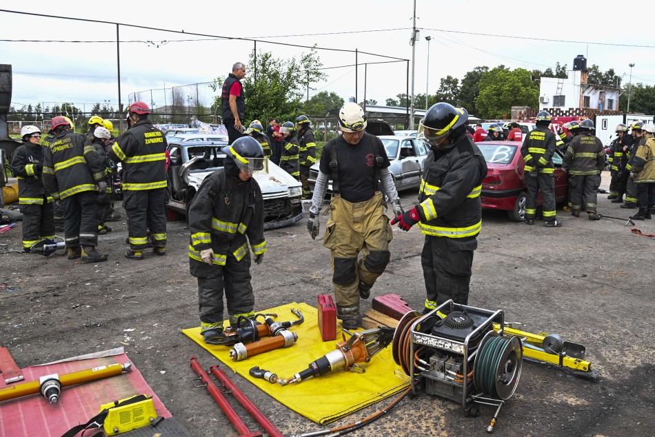 462443 | Simulacro de rescate de bomberos en el corralón municipal - Subsecretaría de Comunicación Social (Silvio Moriconi)
