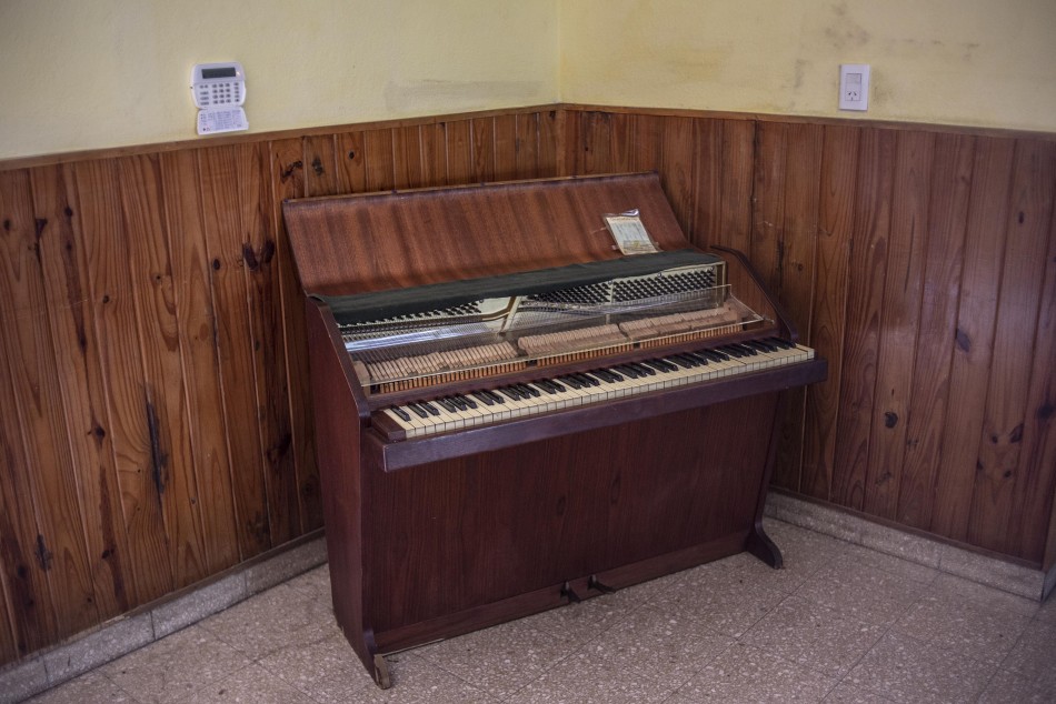 464844 | Donación Piano en Centro Castenetto - Sec. de Cultura y Educación (Guillermo Turin Bootello)