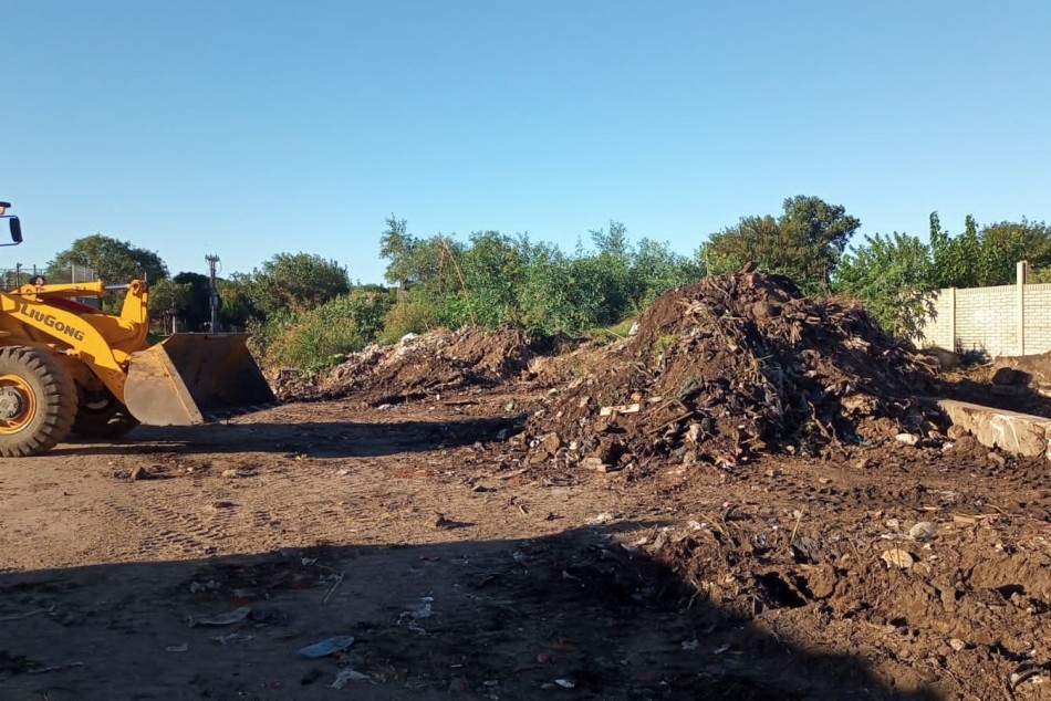 469426 | Se erradicó un punto crónico de arrojo de residuos en barrio Los Gráficos - Secretaría de Ambiente y Espacio Público