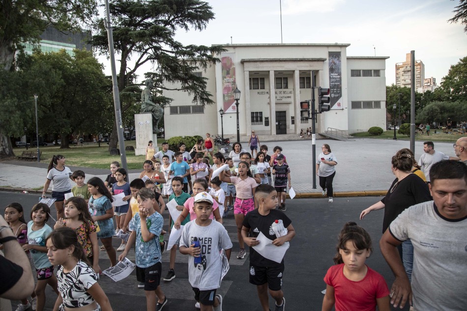 470708 | Una noche con Museo Castagnino + Jardín explorado + Jardín de los Niños - Sec. de Cultura y Educación (Guillermo Turin Bootello)