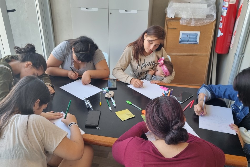 476756 | Equidad Educativa brinda apoyo a las jóvenes para continuar sus estudios. - Municipalidad de Rosario (archivo)