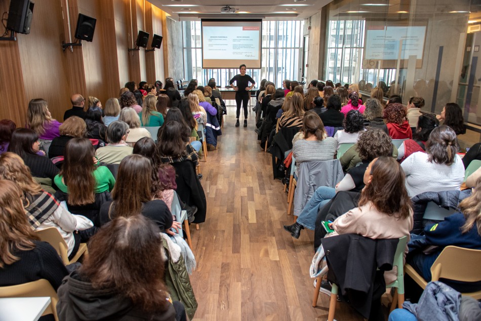 494685 | La docente y periodista Matilde Baroni expuso sobre mujeres y liderazgo. - Federico Fernández Peralta
