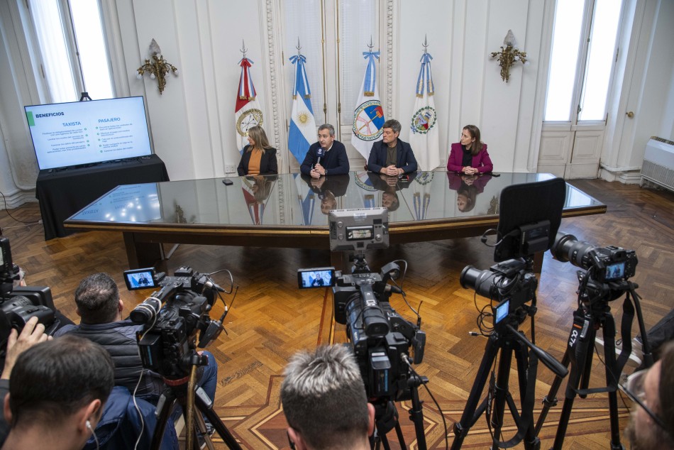 494702 | Reglamentación aplicaciones de taxis - Subsecretaría de Comunicación Social (Silvio Moriconi)