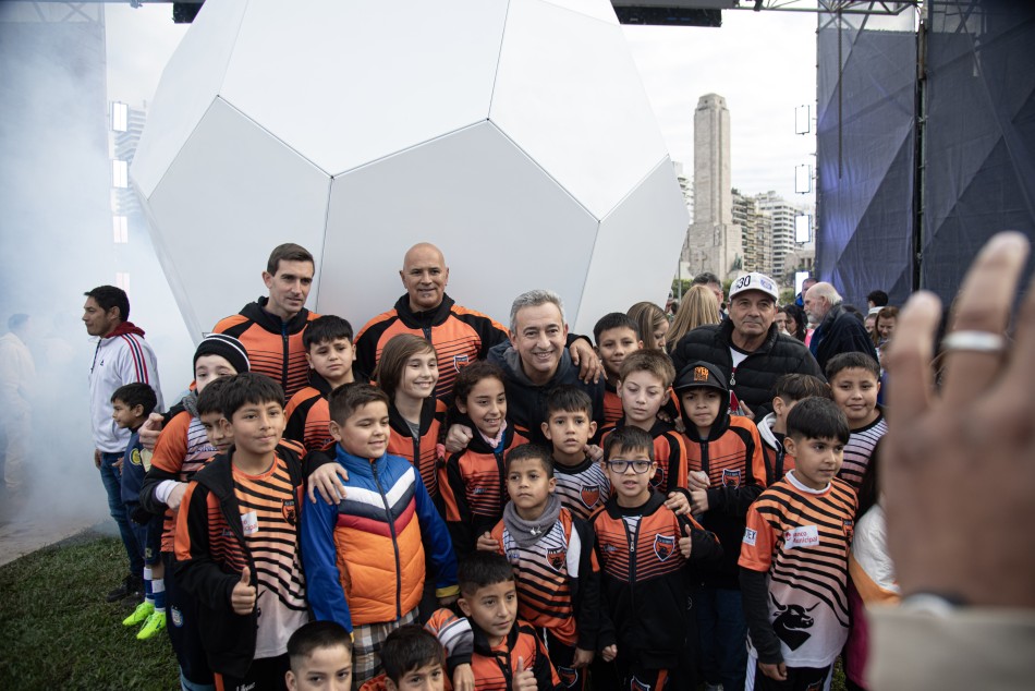 499778 | Presentación Monumento Rosario Capital Mundial del Fútbol - Subsecretaría de Comunicación Social (Jonatan Bustos)