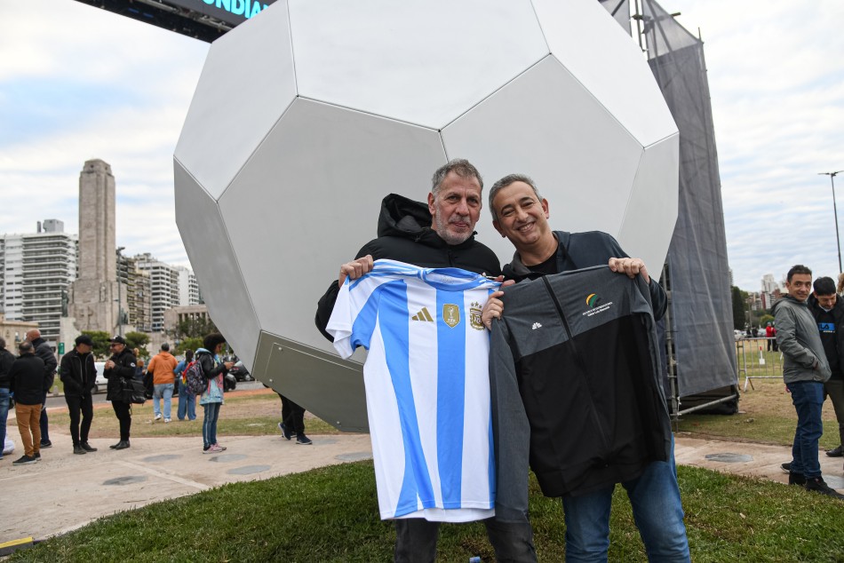 499780 | Presentación Monumento Rosario Capital Mundial del Fútbol - Subsecretaría de Comunicación Social (Jonatan Bustos)