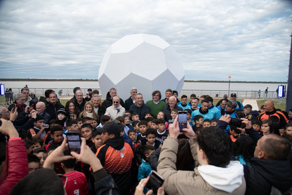 499783 | Presentación Monumento Rosario Capital Mundial del Fútbol - Subsecretaría de Comunicación Social (Jonatan Bustos)