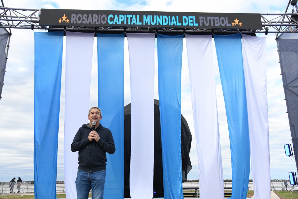 499786 | Presentación Monumento Rosario Capital Mundial del Fútbol - Subsecretaría de Comunicación Social (Jonatan Bustos)
