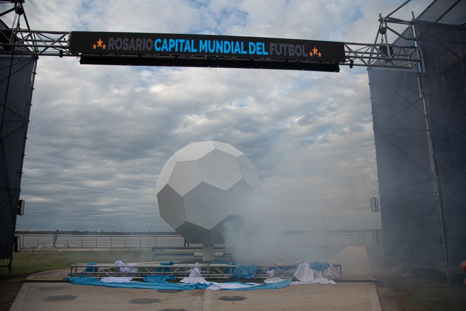 499788 | Presentación Monumento Rosario Capital Mundial del Fútbol - Subsecretaría de Comunicación Social (Jonatan Bustos)