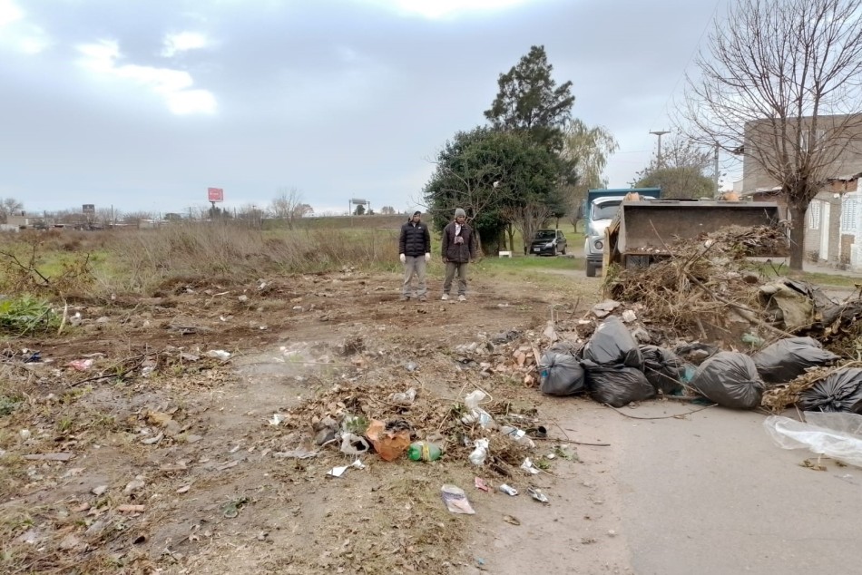 500069 | Se erradicó un punto crónico de arrojo de residuos en zona oeste - Secretaría de Ambiente y Espacio Público