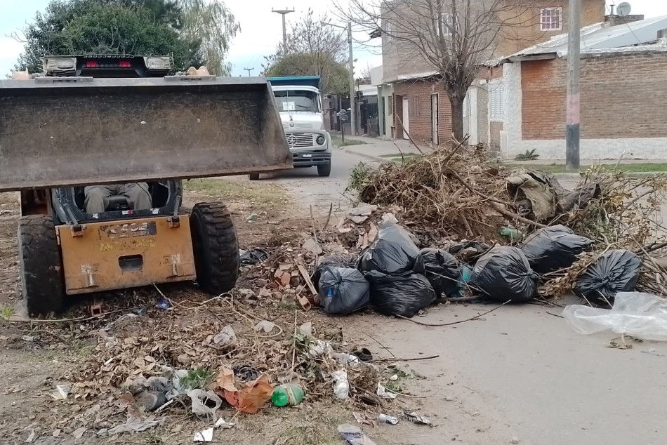 500068 | Se erradicó un punto crónico de arrojo de residuos en zona oeste - Secretaría de Ambiente y Espacio Público