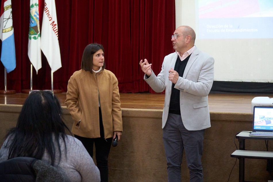 500941 | Entrega de Certificados Plan de Negocios - Subsecretaría de Comunicación Social (Daniel Cuart)