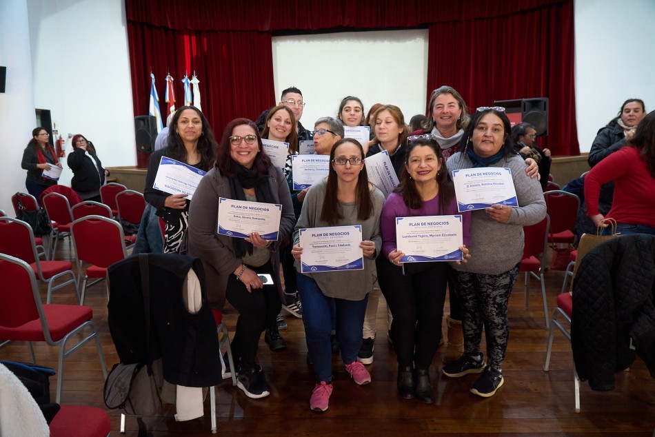 500978 | Entrega de Certificados Plan de Negocios - Subsecretaría de Comunicación Social (Daniel Cuart)