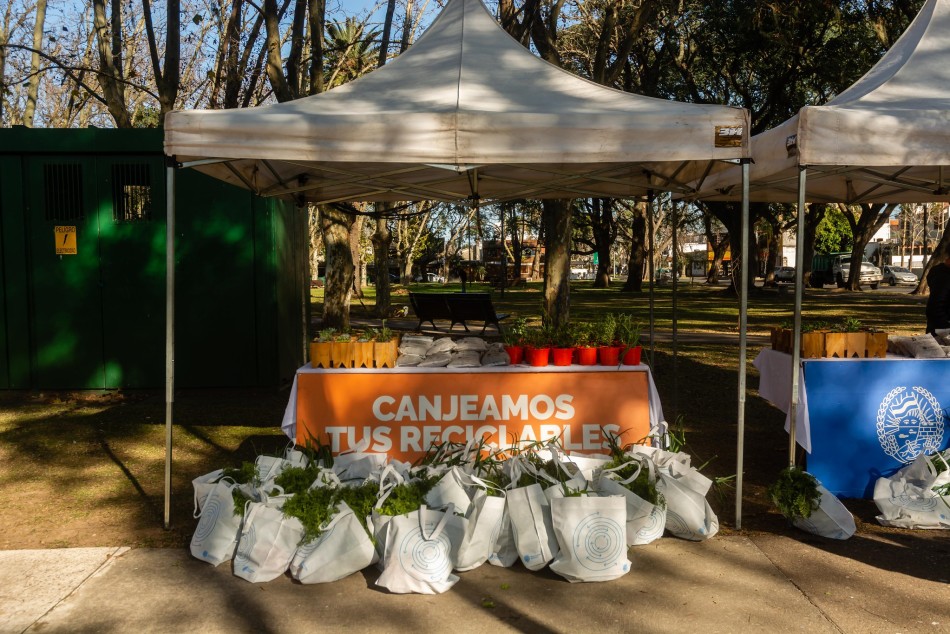 513620 | El municipio celebra 10 años de canjes de reciclables en plaza San Martín - Secretaría de Ambiente y Espacio Público (Juan Pablo Allegue)