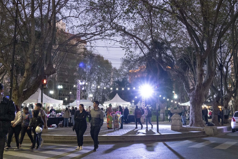 522183 | Noche de Peatonales  - Silvina La Calamita