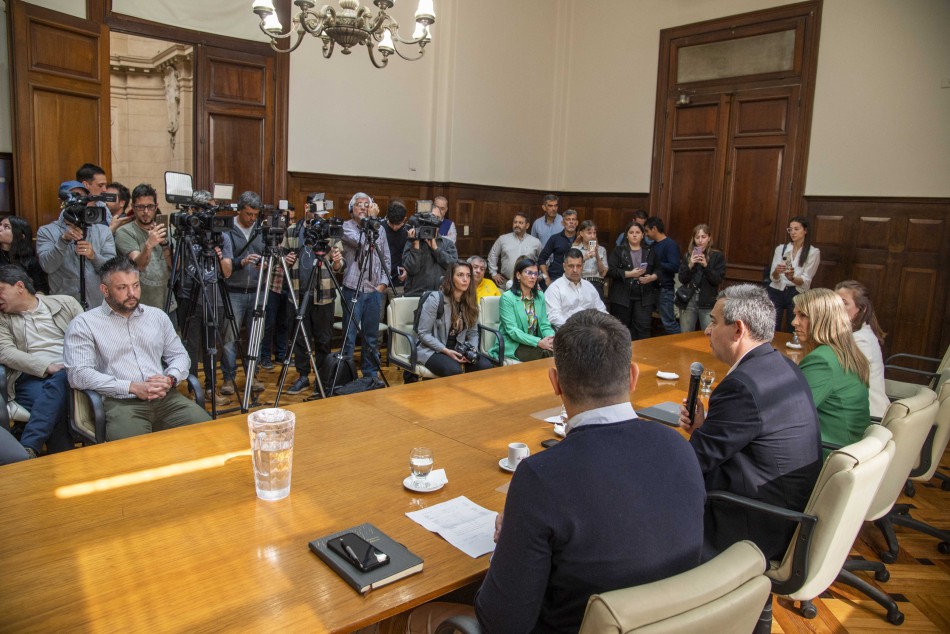 523239 | Conferencia de Prensa Presentación de Equipamiento Urbano - Subsecretaría de Comunicación Social (Silvio Moriconi)
