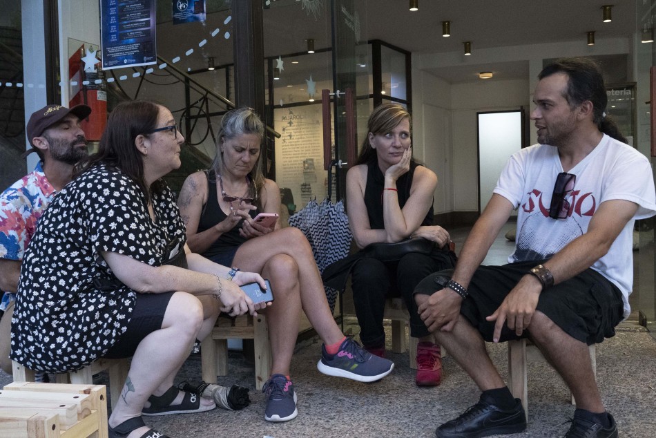 532820 | Micrófono abierto + Amigos en el espacio- Performance poético-sonora-sideral en el Planetari - Silvina La Calamita