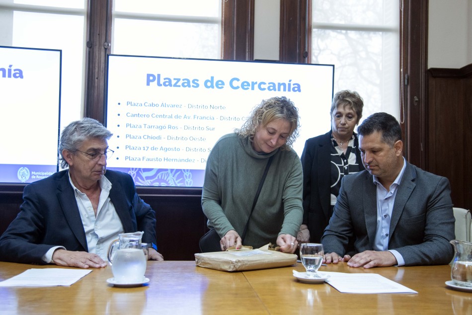 533146 | Apertura de sobres plazas de cercanía - Subsecretaría de Comunicación Social (Silvio Moriconi)