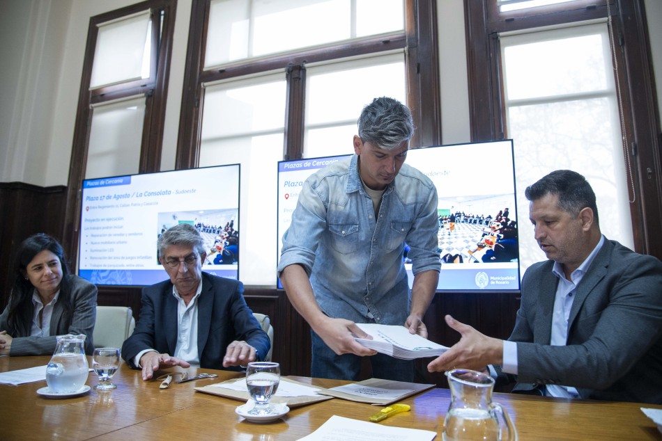 533145 | Apertura de sobres plazas de cercanía - Subsecretaría de Comunicación Social (Silvio Moriconi)