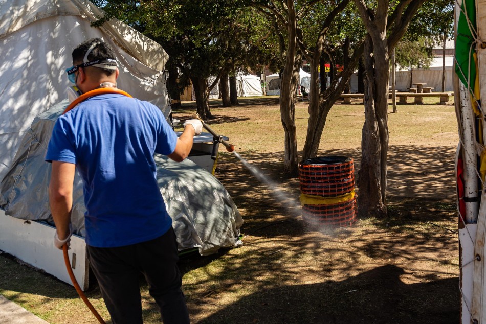 536544 | Operativo de fumigación en el Parque Nacional a la Bandera por Colectividades - Secretaría de Ambiente y Espacio Público (Juan Pablo Allegue)