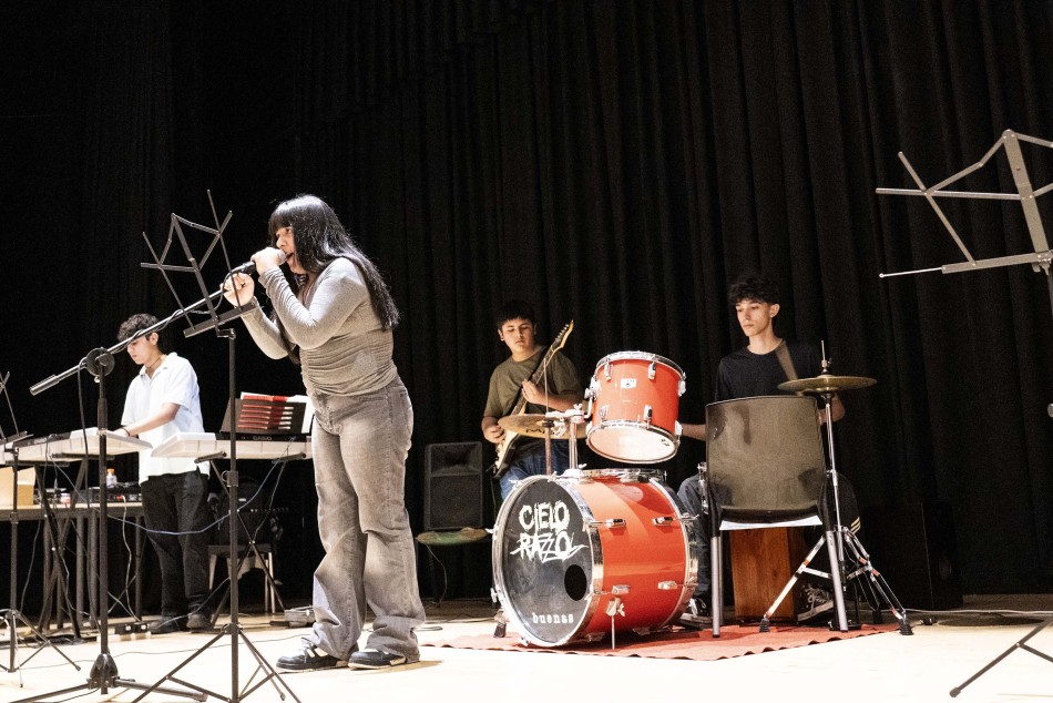 536802 | Visita de Pablo Pino (Cielo Razzo) al Ensamble de Música popular y urbana del Sudoeste - CMDSudoest - Silvina La Calamita