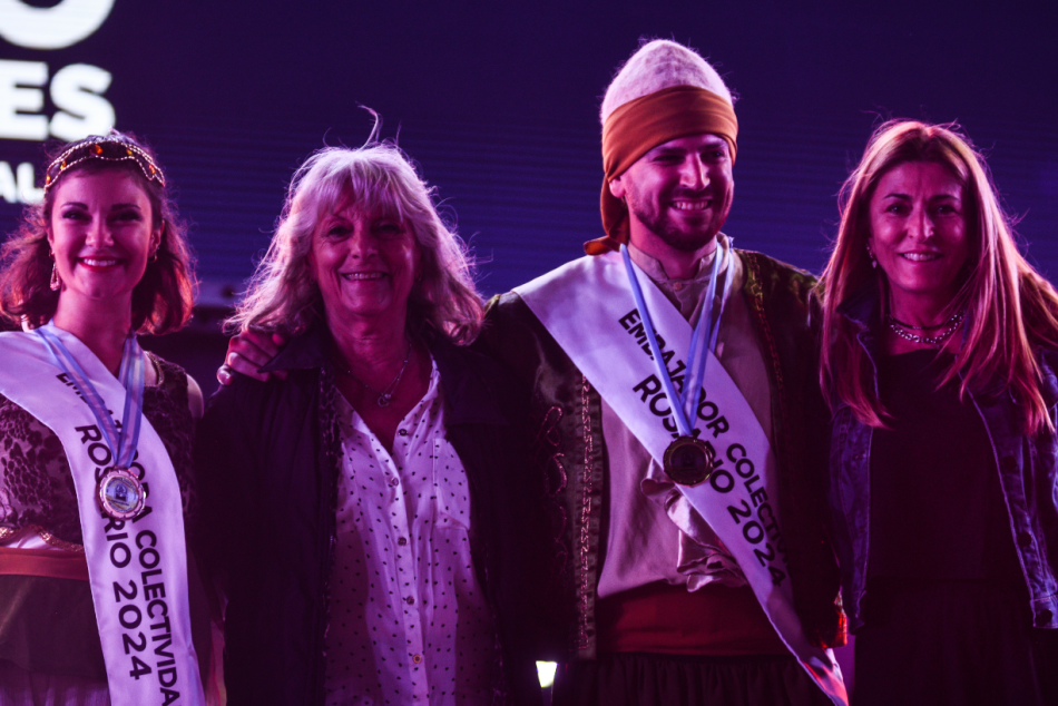 537754 | Autoridades junto a los flamantes embajadores culturales - Guillermo Buelga