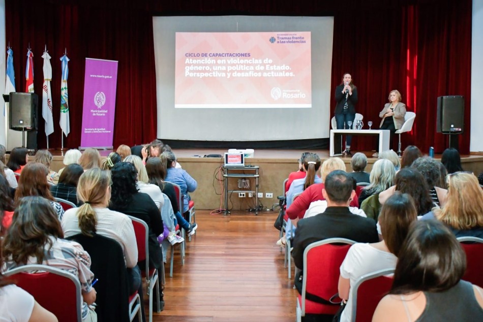 538171 | Con una gran convocatoria de público comenzó el ciclo de capacitaciones sobre atención en violenc - Florencia Carrera