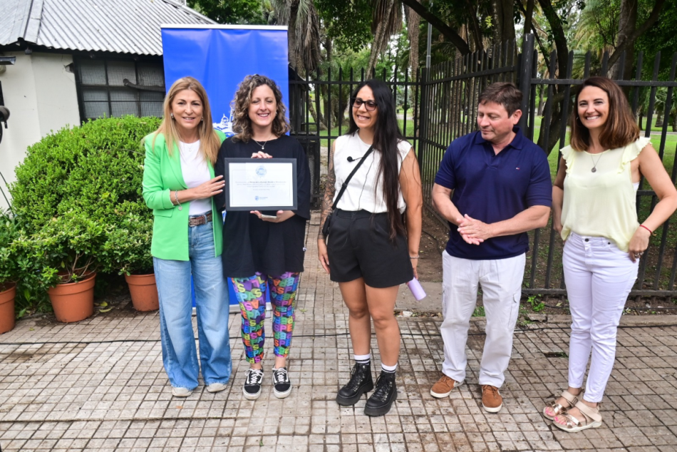 543047 | Entrega de diploma en el cierre de año de Turista en mi Ciudad - Guillermo Buelga