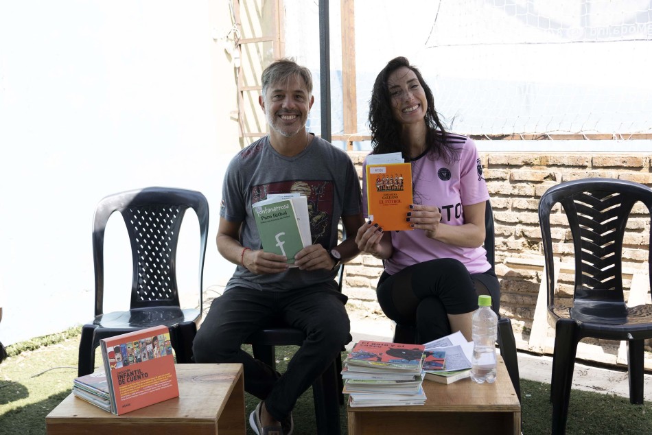 554670 | Lectura de Cuentos Previa al Clásico-Club Riviera  - Silvina La Calamita