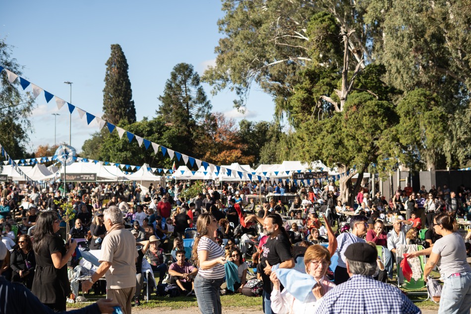 578915 | Fiesta patria a pleno: el Parque Alem se tiñe de celeste y blanco - Secretaría de Cultura y Educación