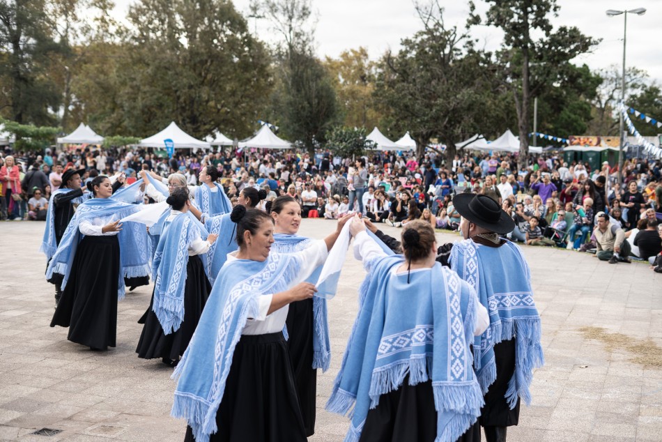 578916 | Fiesta patria a pleno: el Parque Alem se tiñe de celeste y blanco - Secretaría de Cultura y Educación