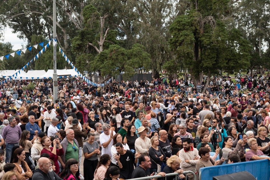578919 | Fiesta patria a pleno: el Parque Alem se tiñe de celeste y blanco - Secretaría de Cultura y Educación
