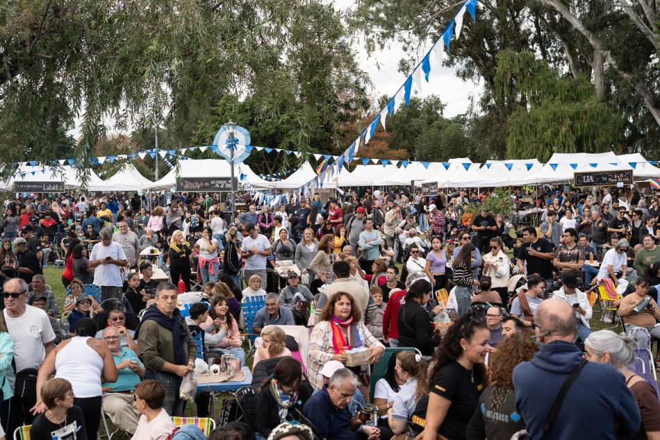 578917 | Fiesta patria a pleno: el Parque Alem se tiñe de celeste y blanco - Secretaría de Cultura y Educación
