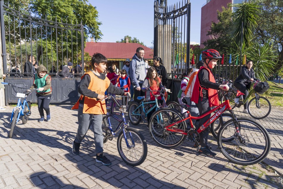 595684 | Bicicleteada - Estación Embarcadero - Sec. Cultura y Educación / Silvina La Calamita