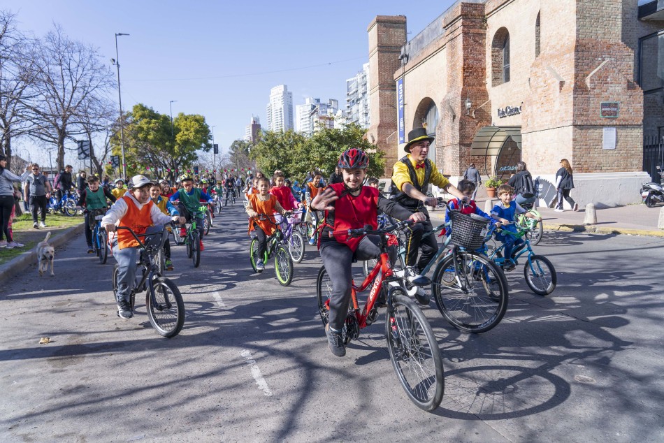 595692 | Bicicleteada - Estación Embarcadero - Sec. Cultura y Educación / Silvina La Calamita
