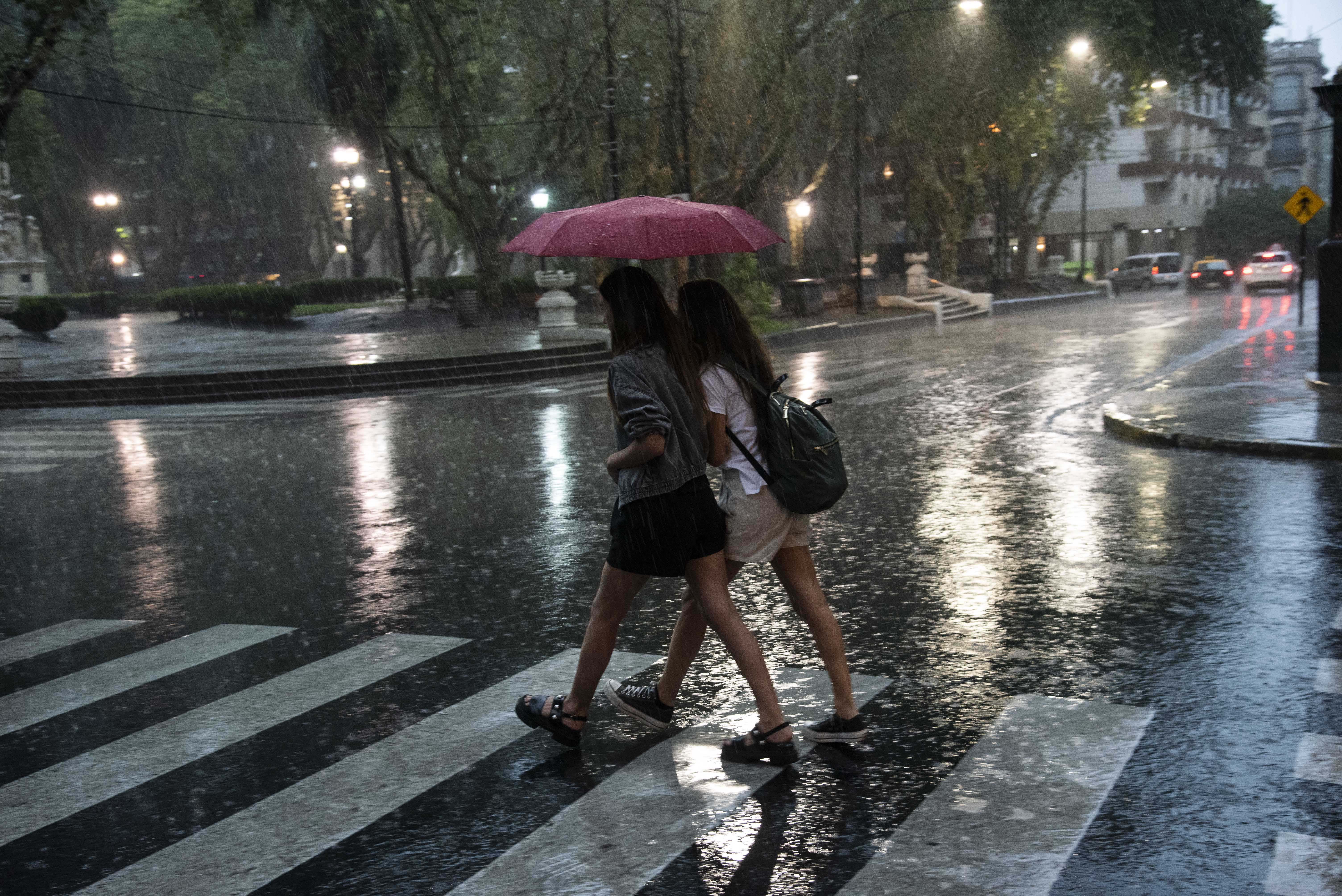 Noticias MR | Rige alerta amarilla por tormentas para la madrugada de este martes