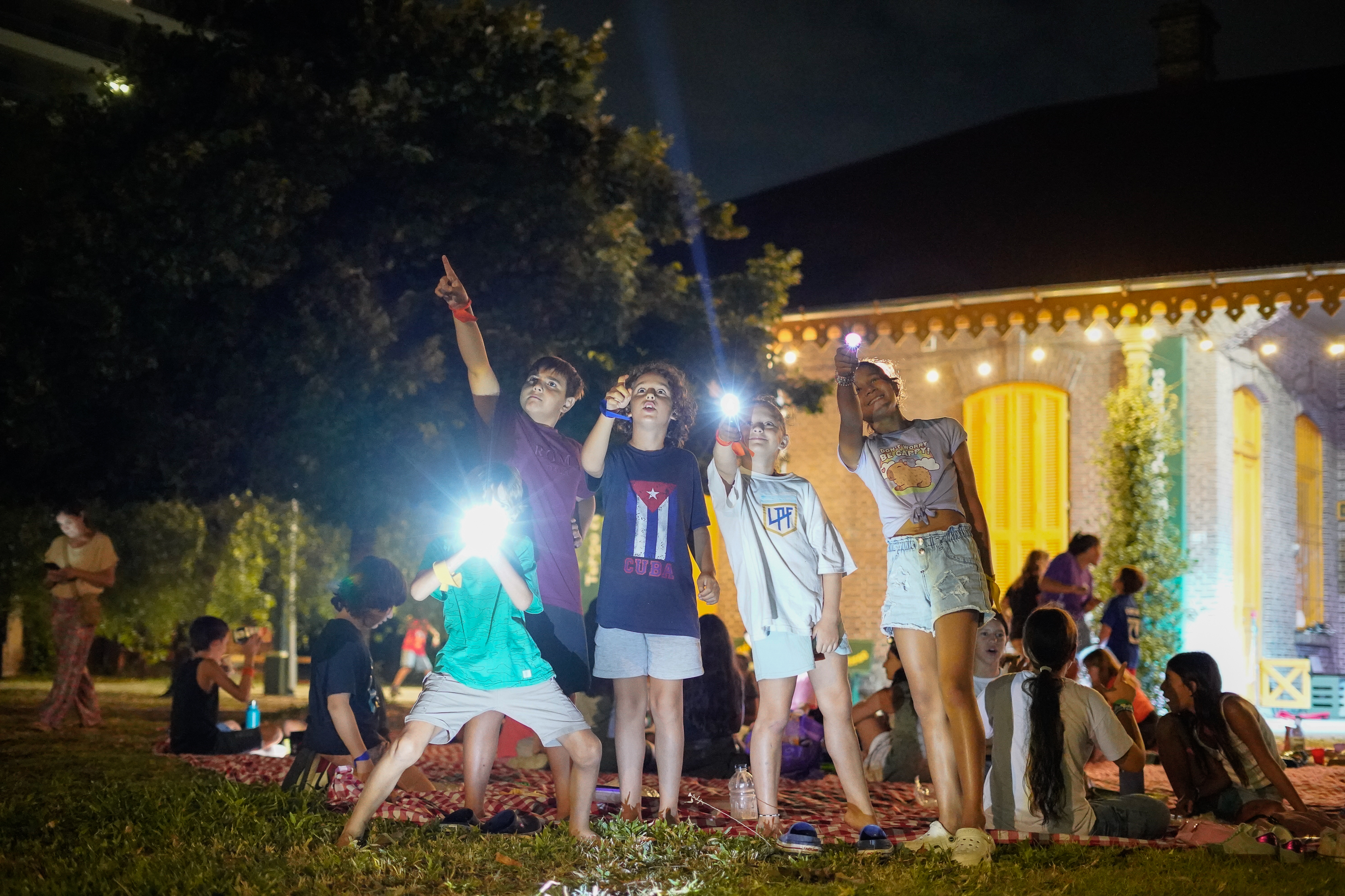 Noticias MR | Más de 100 chicas y chicos protagonizaron una nueva edición de «Aventuras Nocturnas» en Estación Embarcaderos